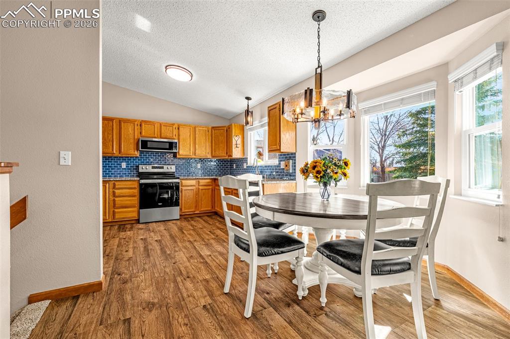 Image 4 of 33: Kitchen