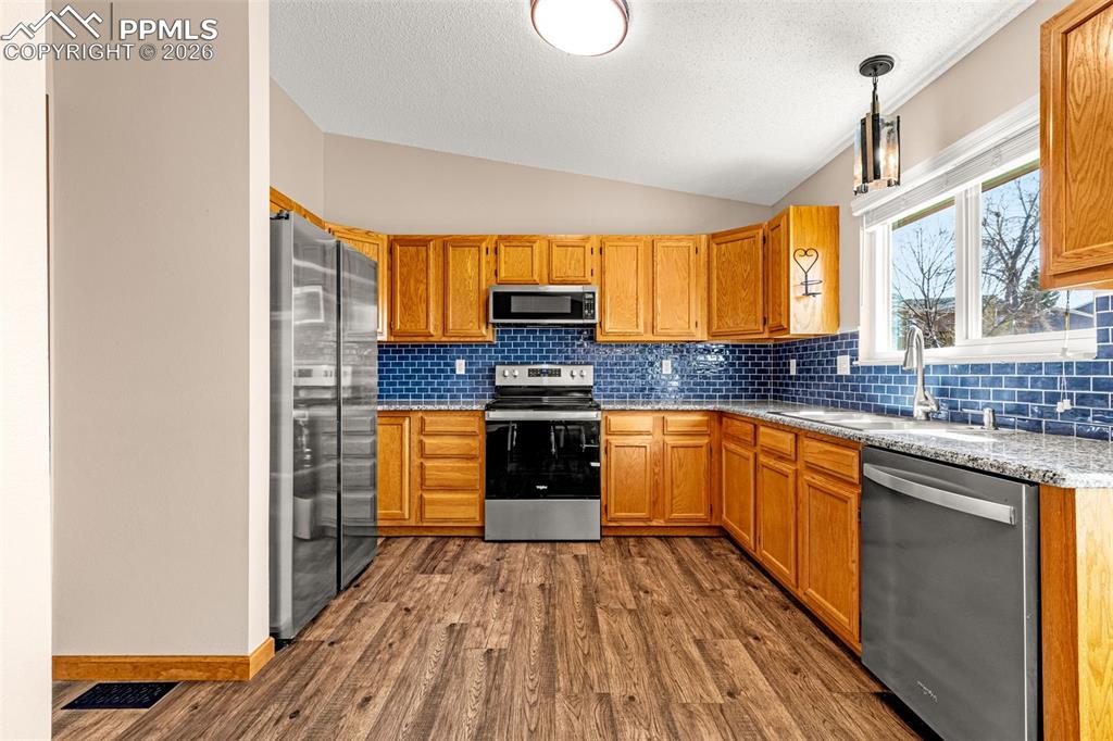 Image 5 of 33: Kitchen