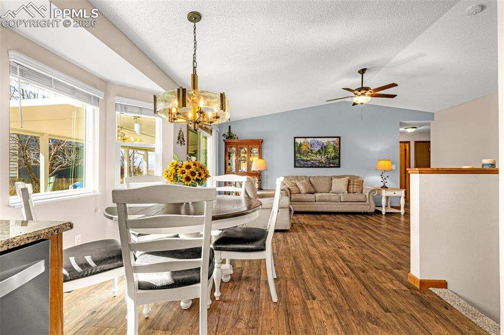 Image 6 of 33: Dining Area