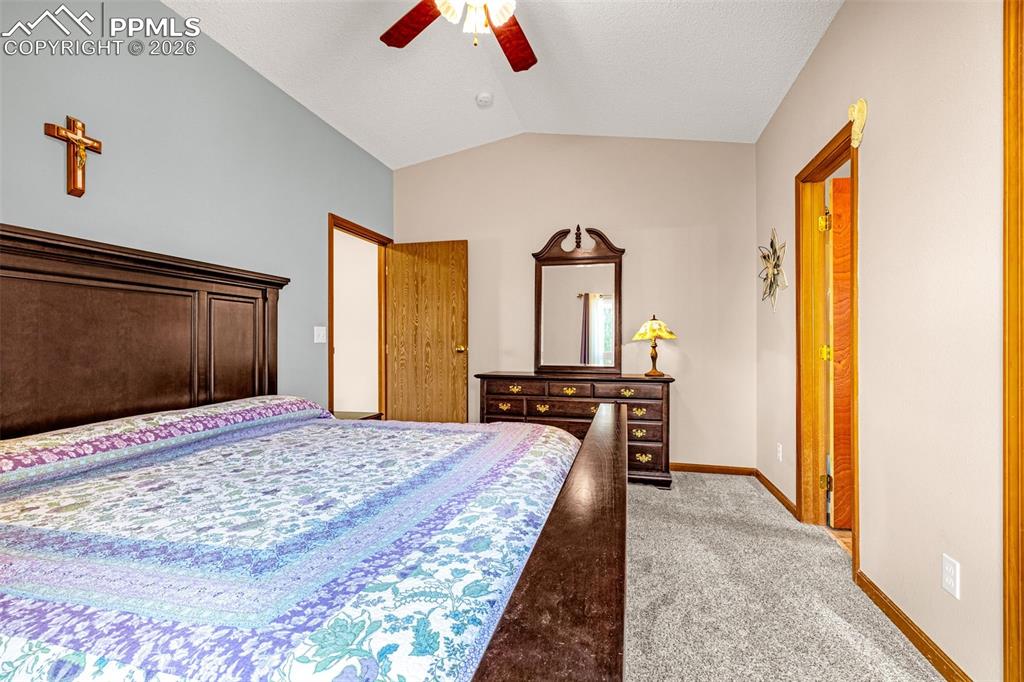 Image 8 of 33: Bedroom