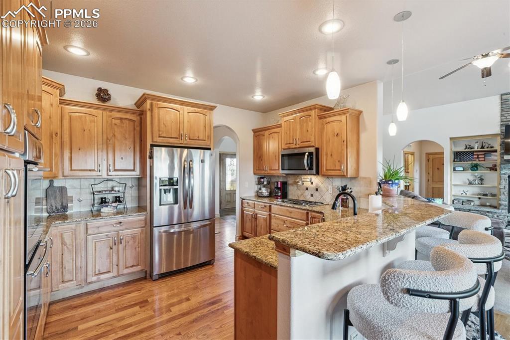 Image 13 of 32: Kitchen 