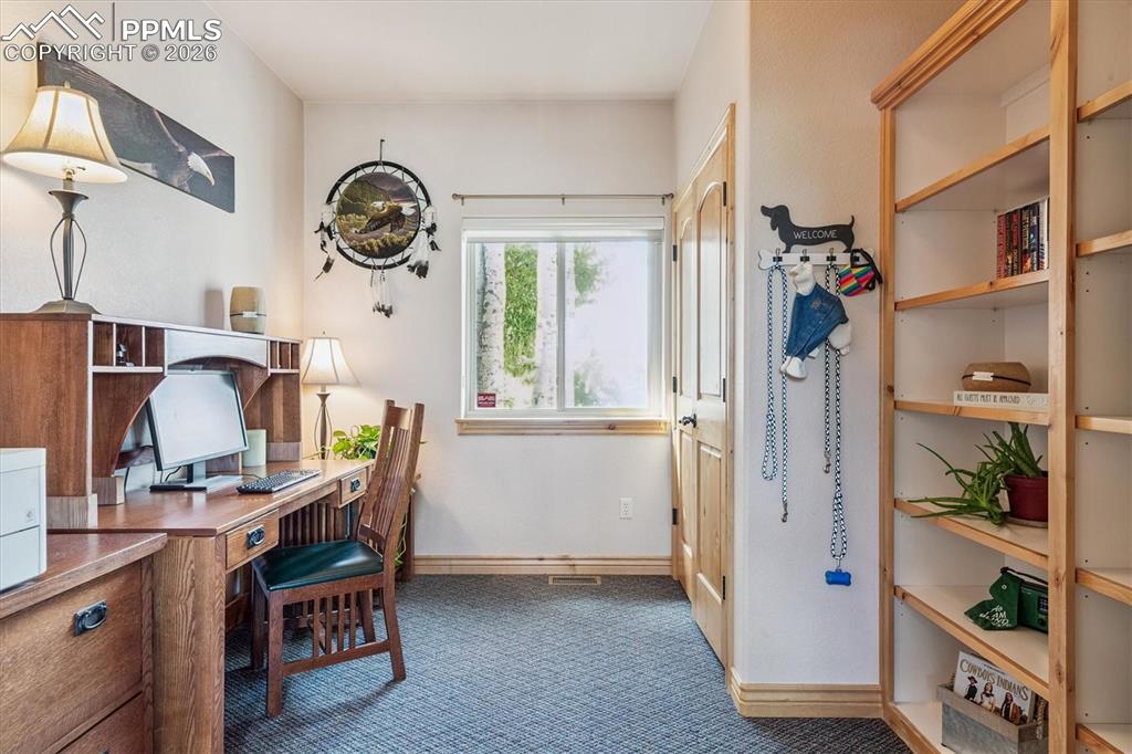 Image 15 of 32: Home office 