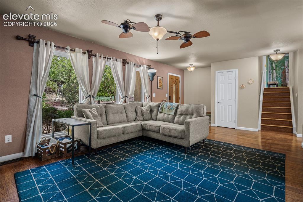 Image 5 of 50: Great Room