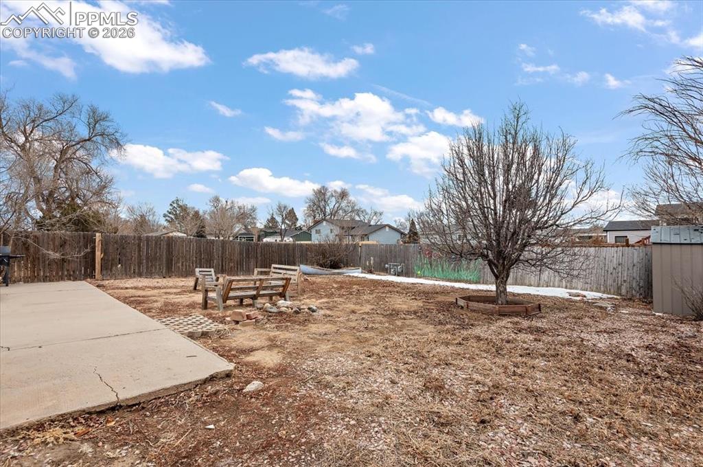 Image 16 of 21: Yard