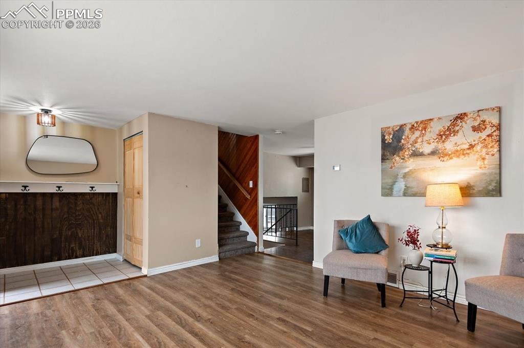 Image 2 of 21: Sitting Room