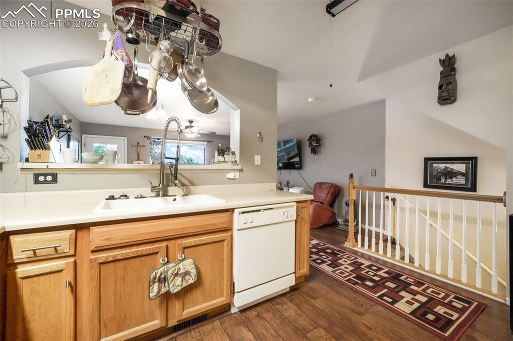 Image 4 of 47: Kitchen