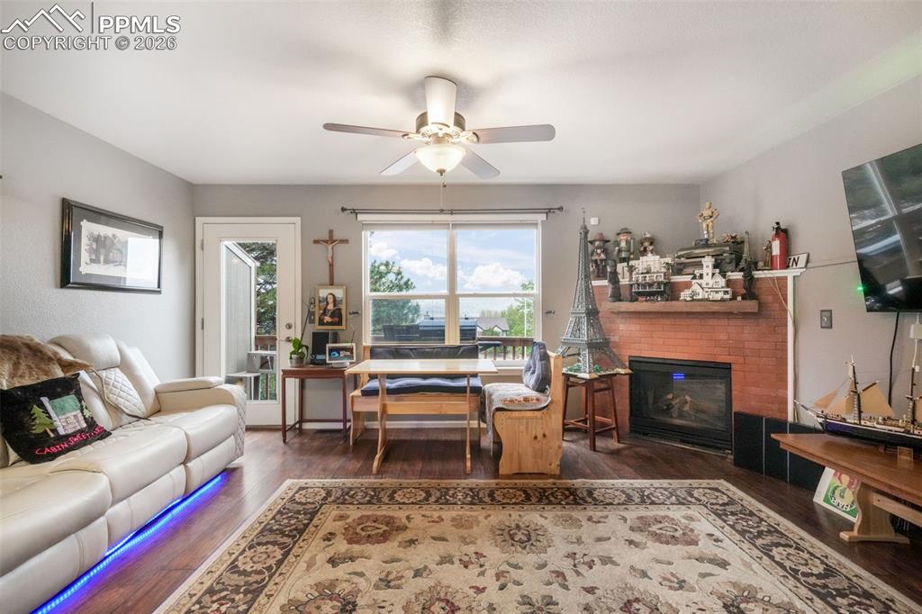 Image 6 of 47: Kitchen