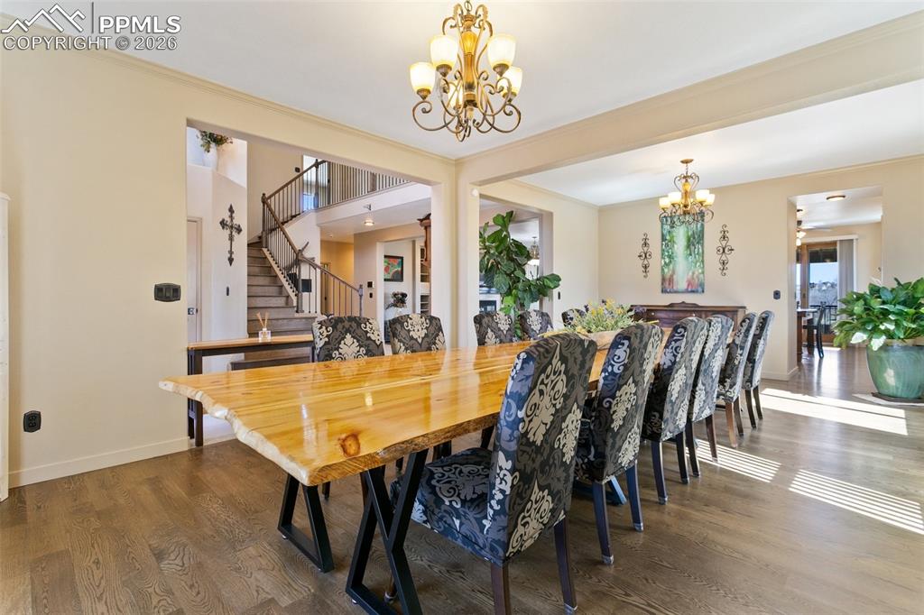 Image 10 of 32: Dining Area