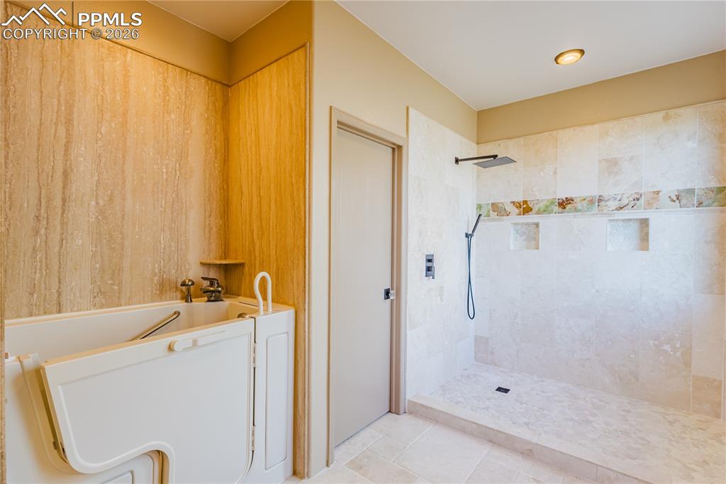 Image 15 of 32: Main Level Primary