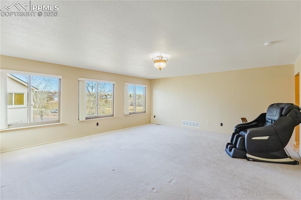 Image 17 of 32: Sitting Room