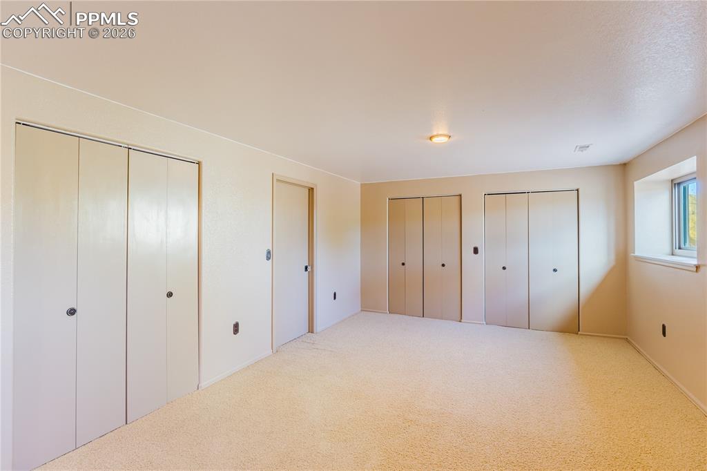 Image 28 of 32: Bedroom