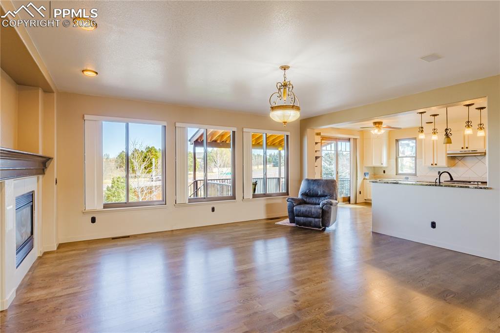 Image 3 of 32: Living Room