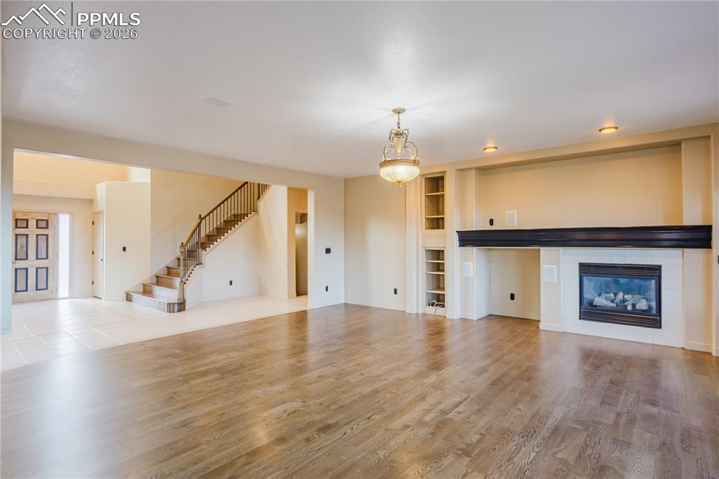 Image 4 of 32: Living Room