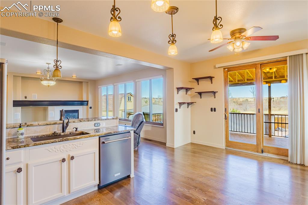 Image 8 of 32: Kitchen