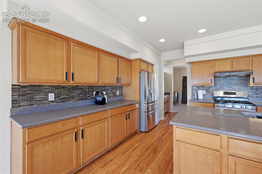 Image 15 of 42: Kitchen