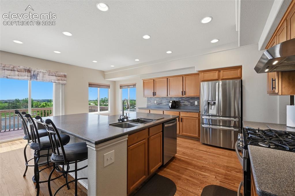 Image 16 of 42: Kitchen