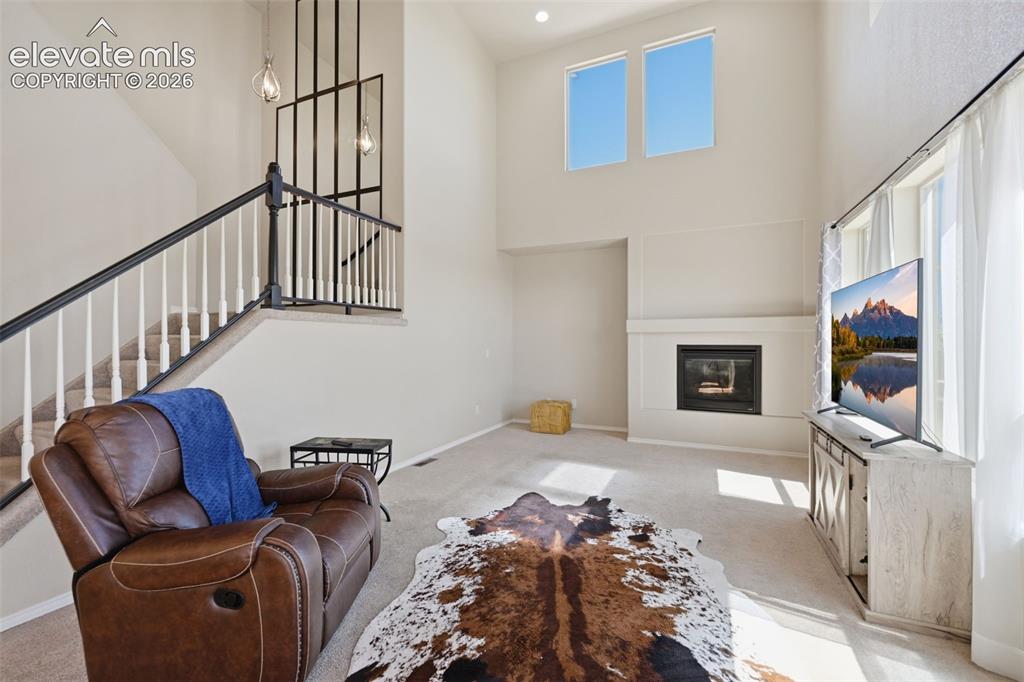Image 19 of 42: Living Room