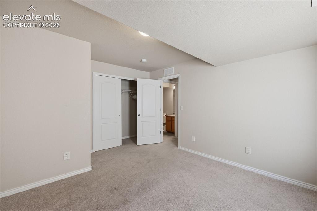 Image 41 of 42: Bedroom