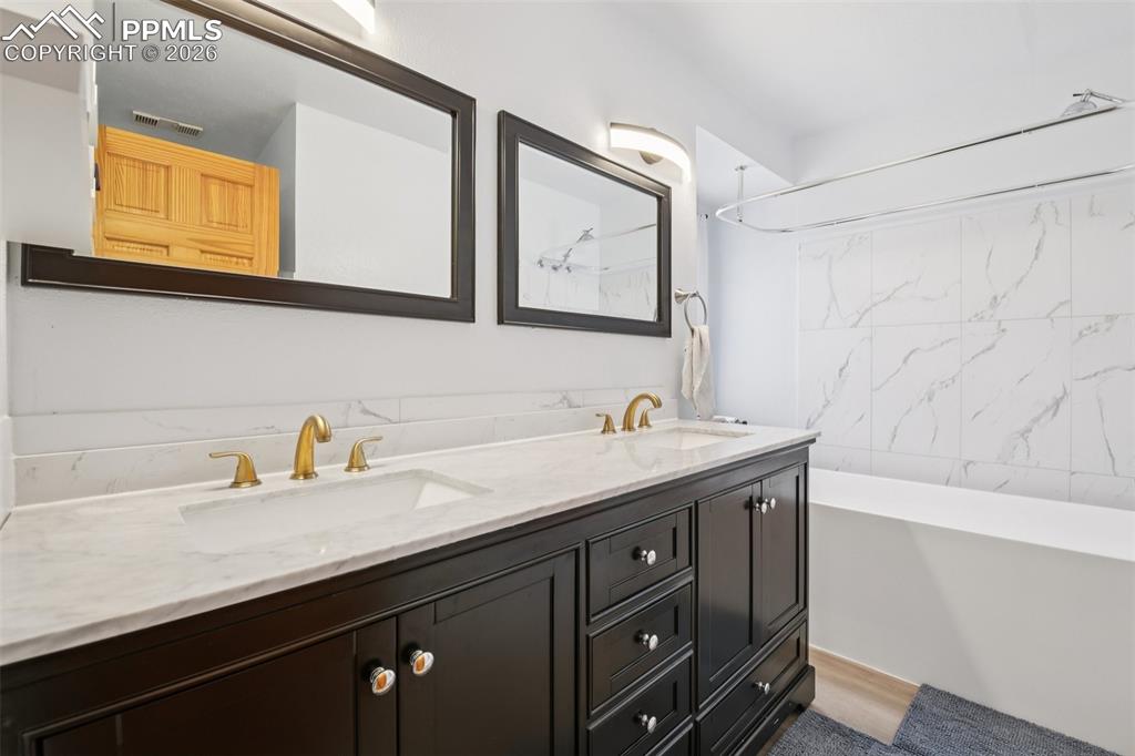 Image 19 of 45: Master Bathroom