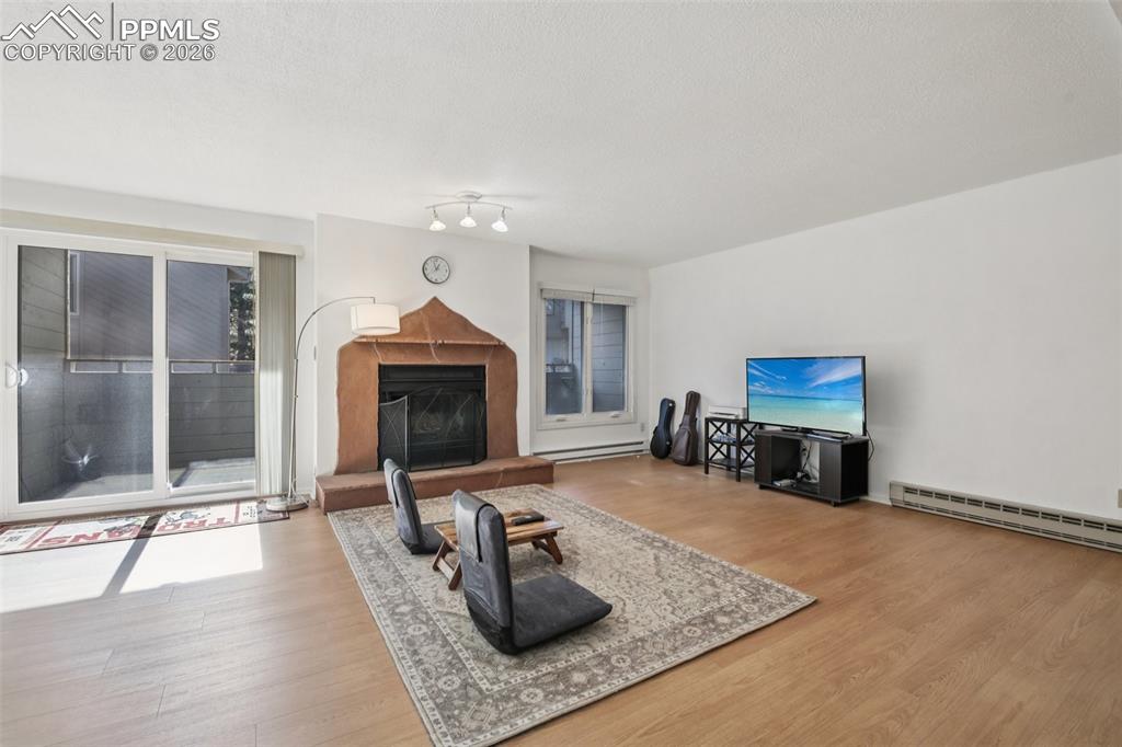 Image 35 of 45: Living Room