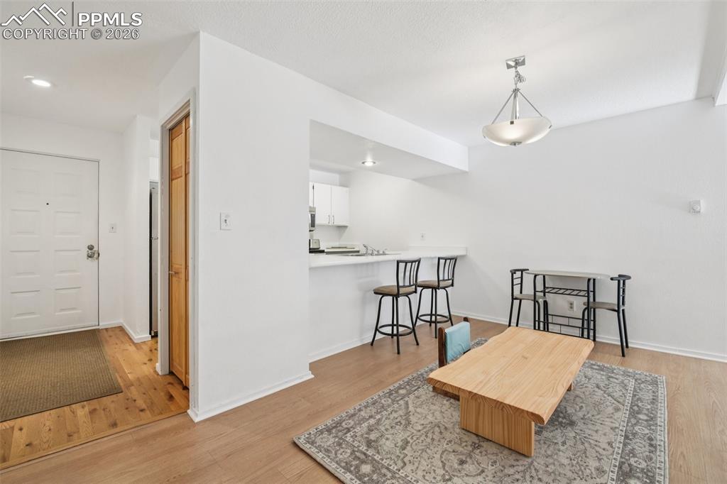 Image 37 of 45: Dining Area