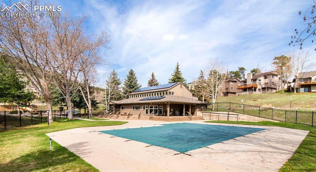 Image 43 of 45: Pool