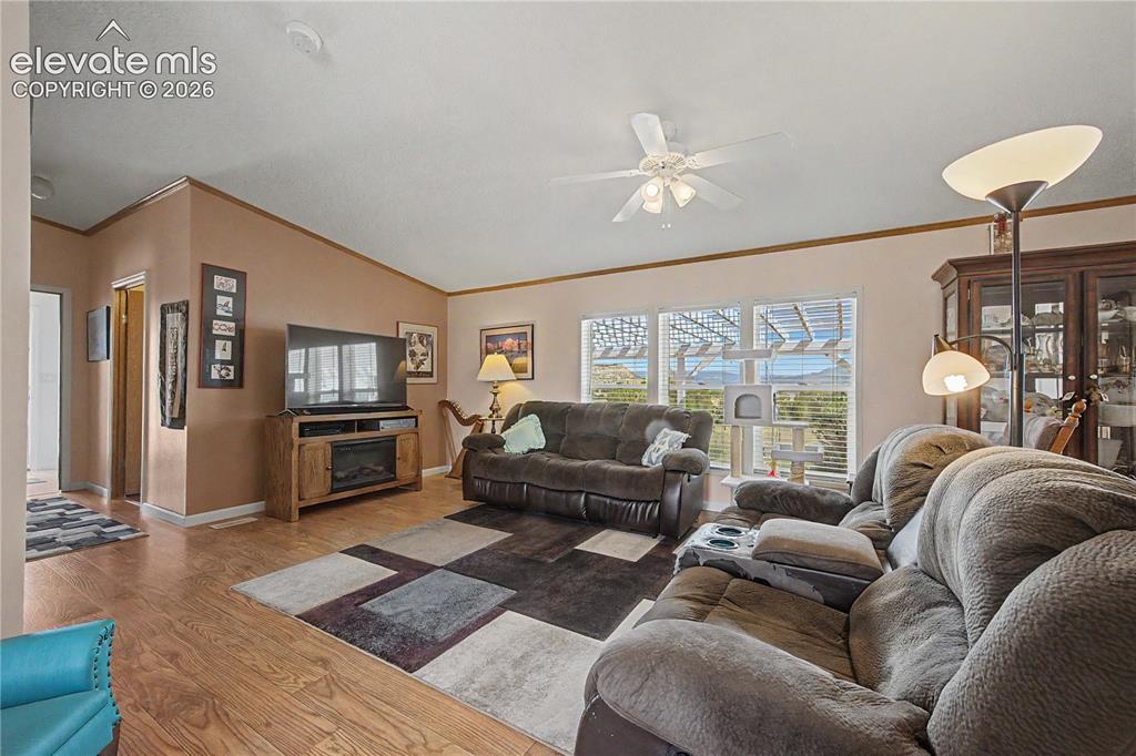 Image 10 of 50: Living Room