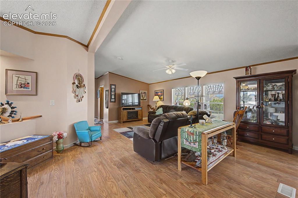 Image 9 of 50: Living Room