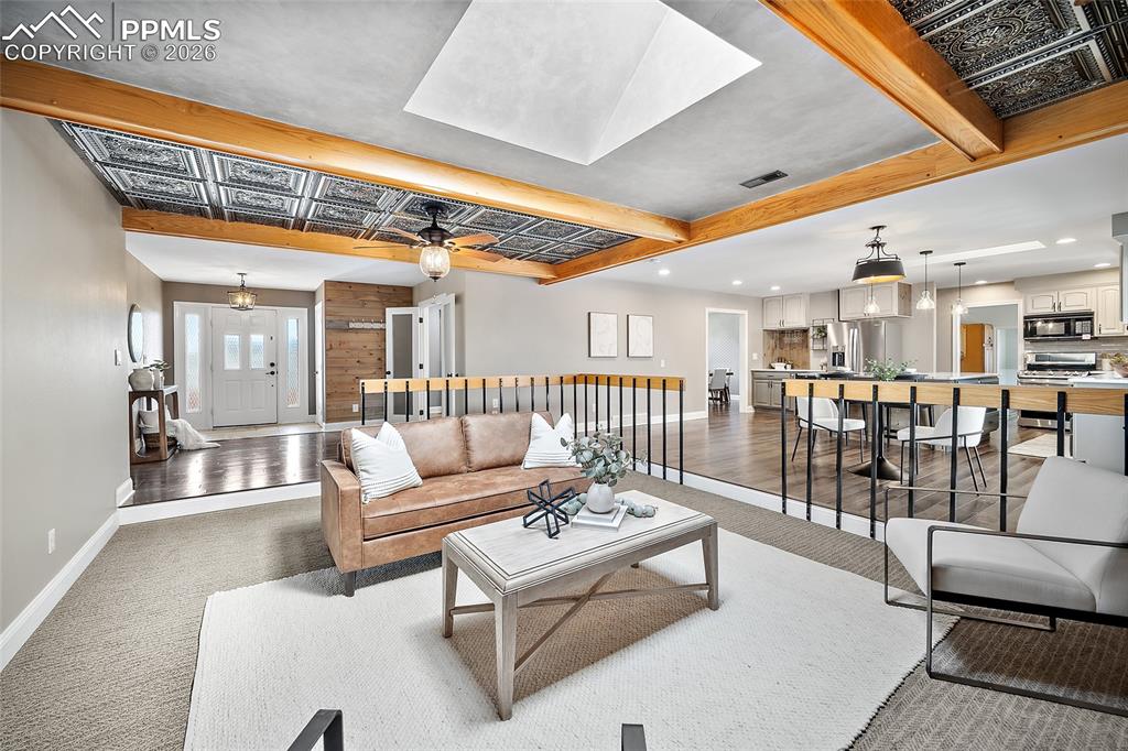 Image 11 of 50: Living room.