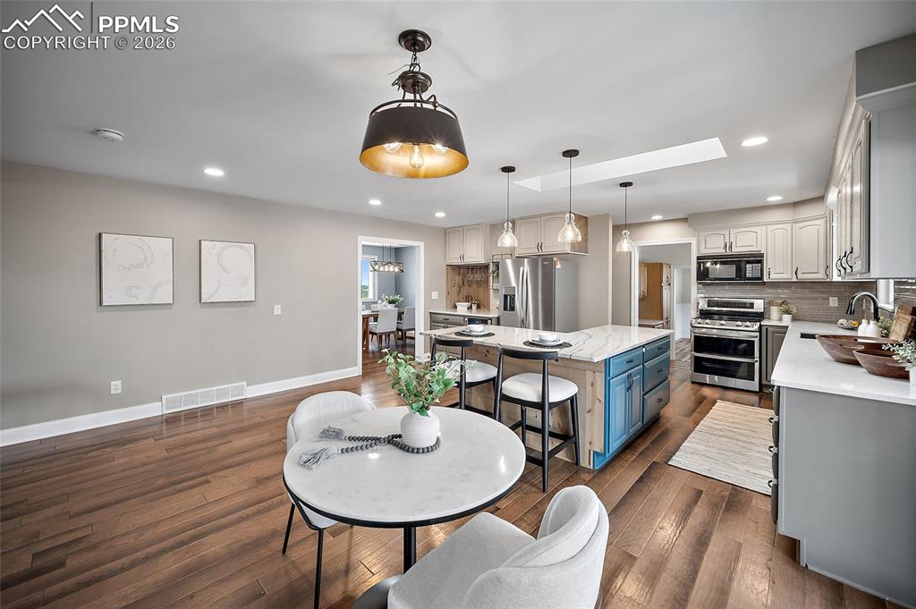 Image 14 of 50: Kitchen with granite countertops.