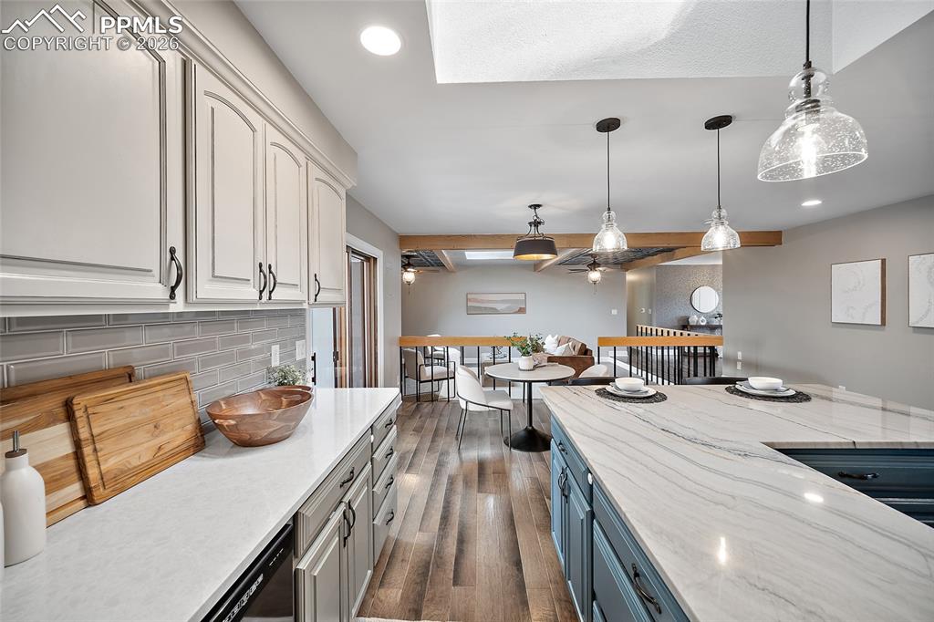 Image 15 of 50: Lots of counter space.