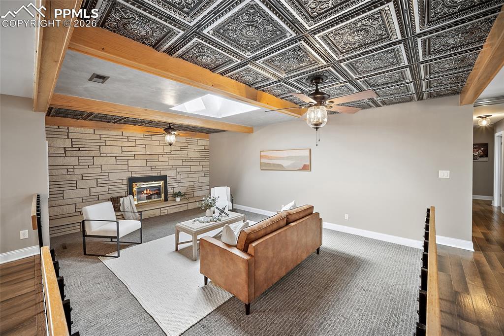 Image 9 of 50: Living room.