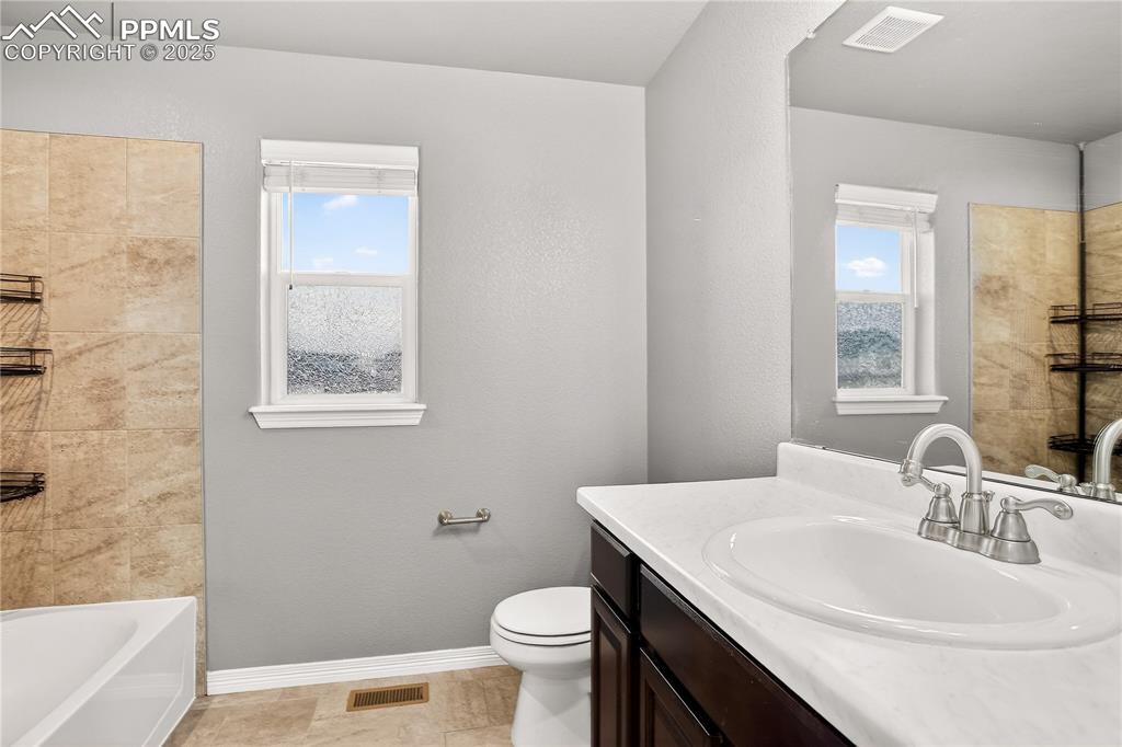 Image 17 of 24: Full bath - upper level