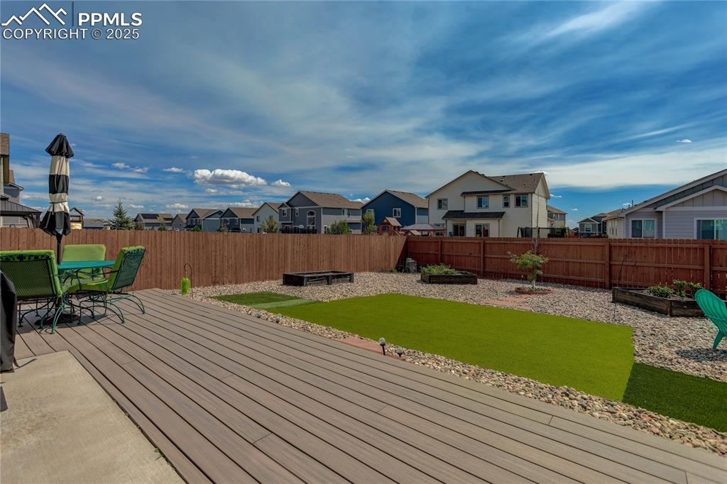 Image 20 of 24: Fully fenced yard w/ Trex decking