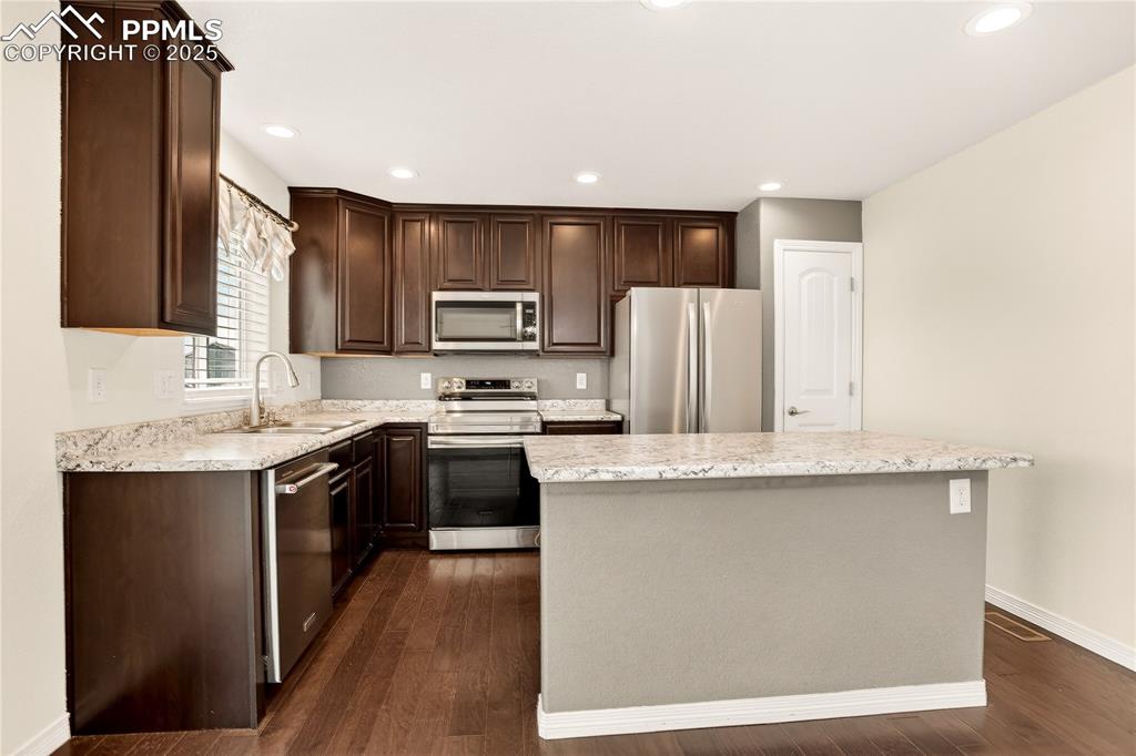 Image 7 of 24: Island w/ barstool seating & pantry