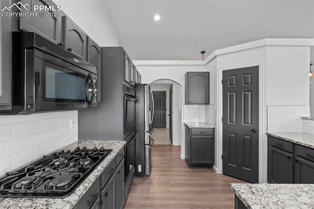 Image 12 of 49: Kitchen