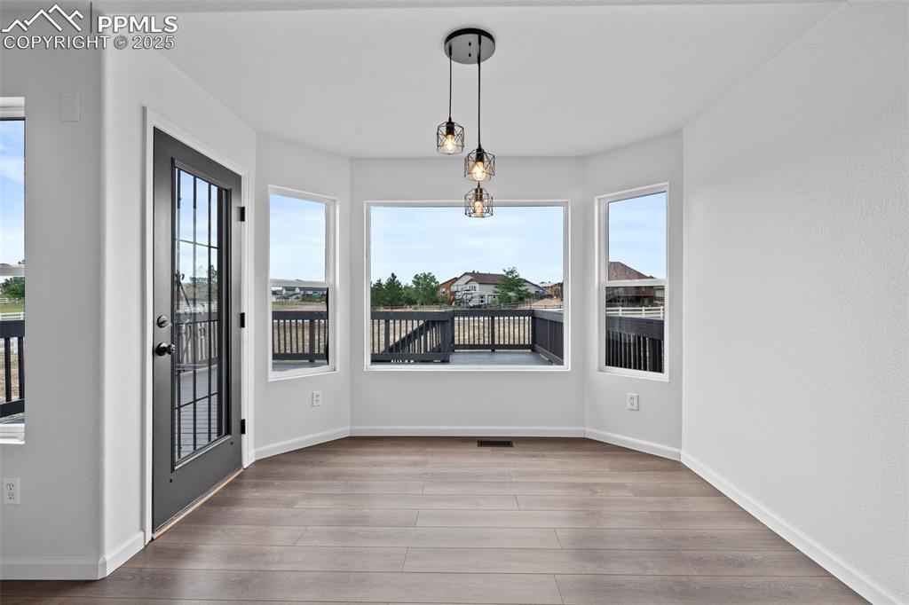 Image 9 of 49: Dining Area