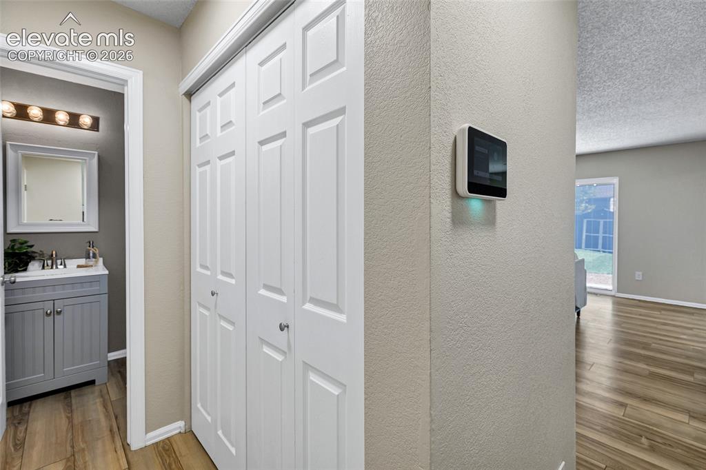 Image 10 of 40: Hallway