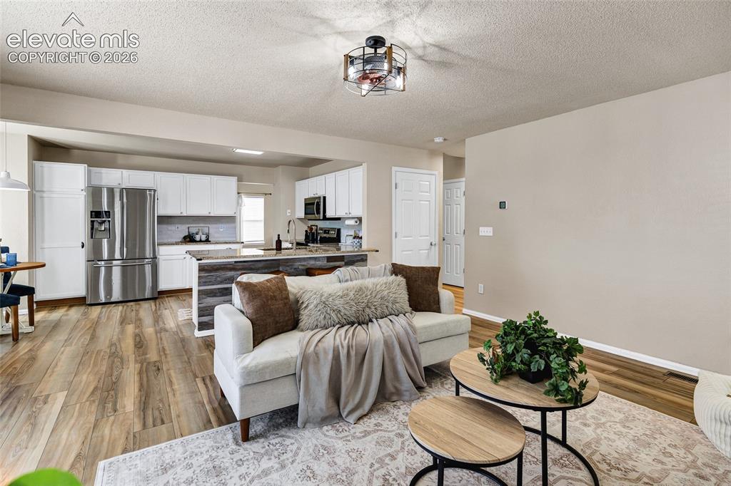 Image 13 of 40: Family Room