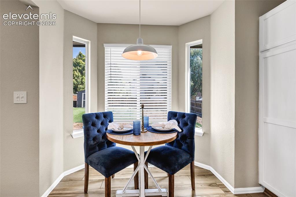 Image 17 of 40: Dining Area