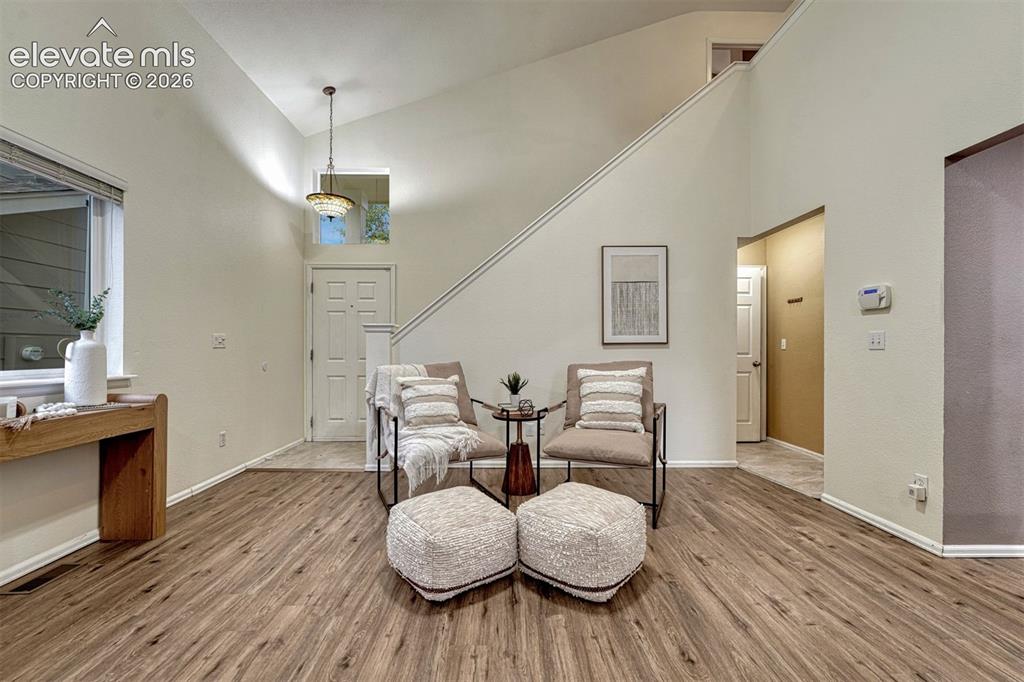 Image 11 of 49: Sitting Room