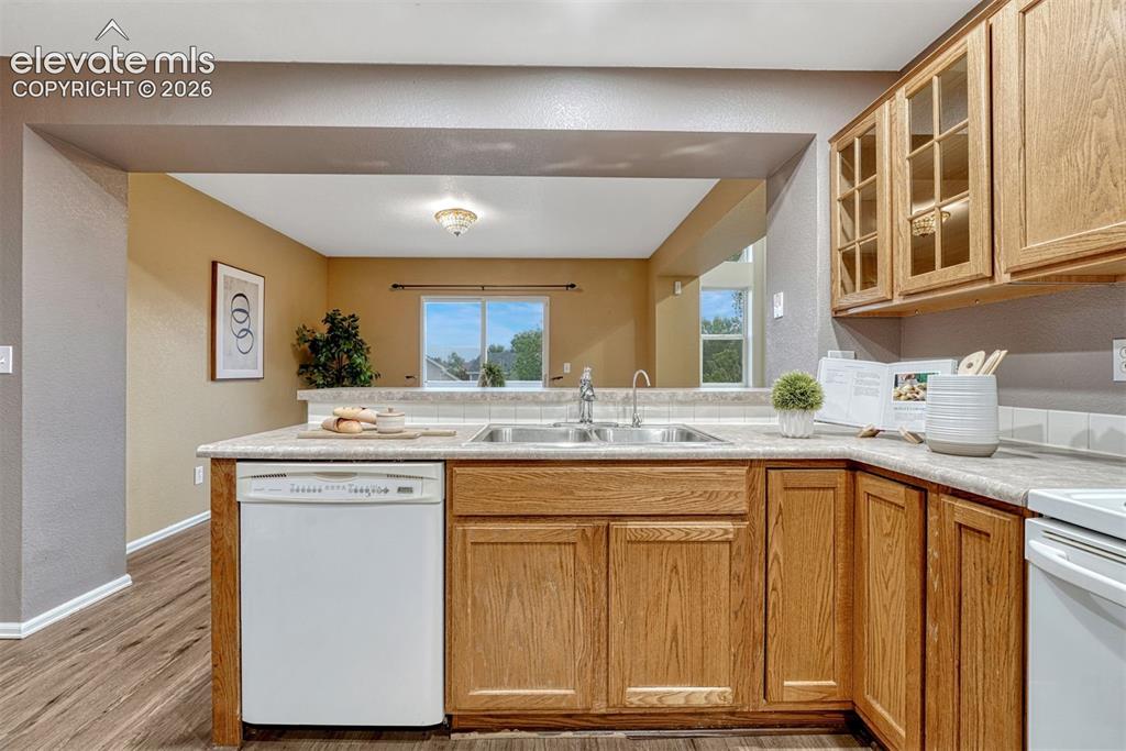 Image 17 of 49: Kitchen