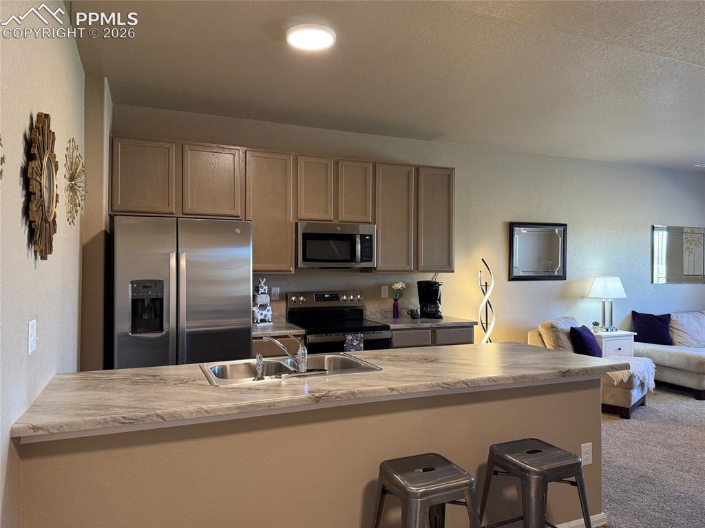 Image 15 of 38: Kitchen