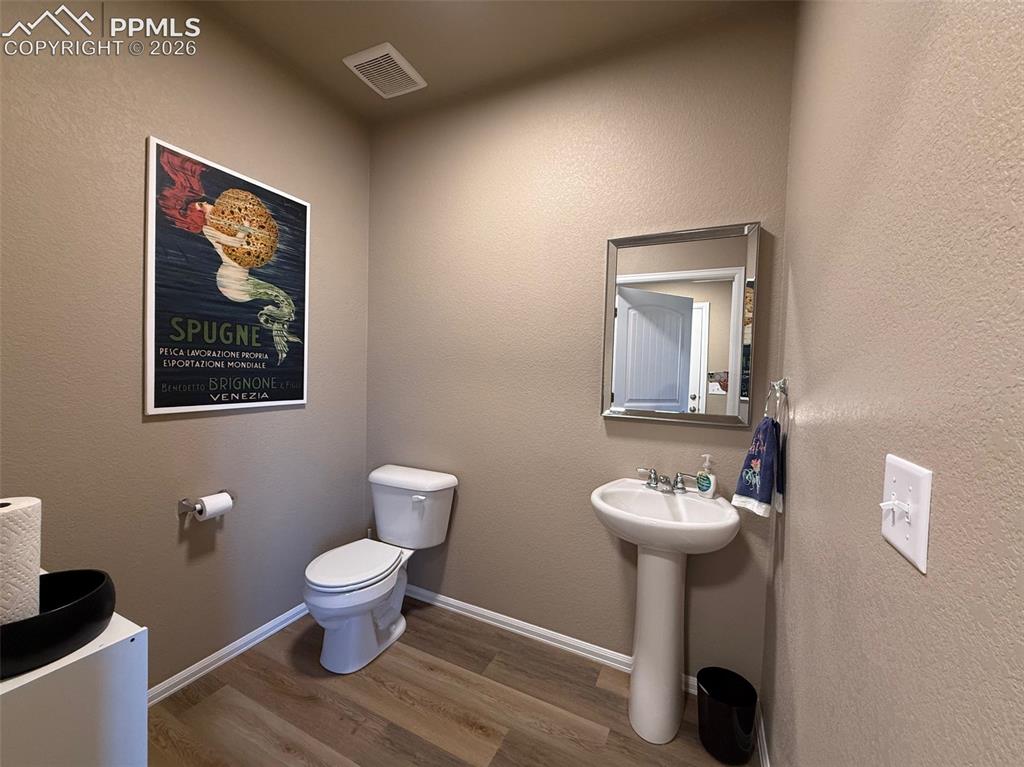 Image 4 of 38: Bathroom