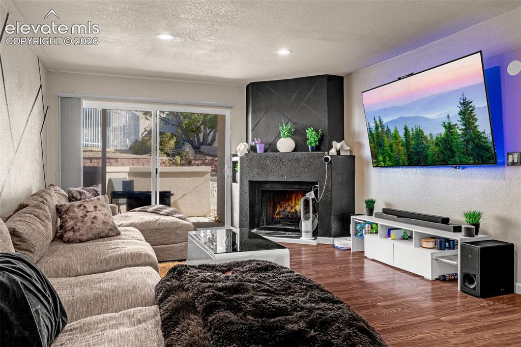 Image 11 of 30: Living Room
