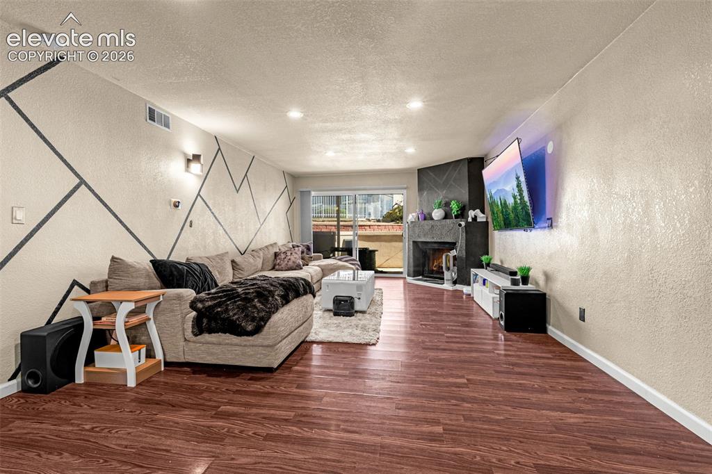 Image 3 of 30: Living Room