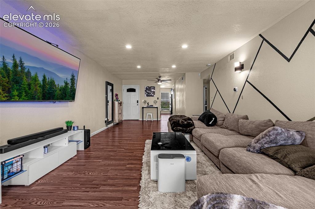 Image 4 of 30: Living Room