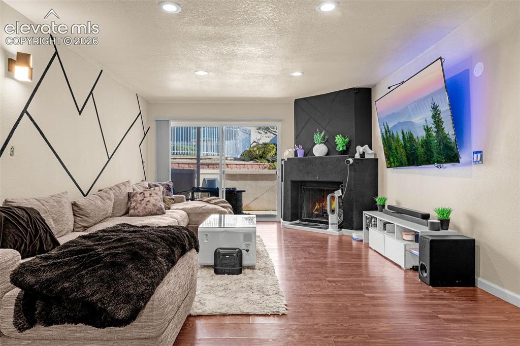 Image 6 of 30: Living Room