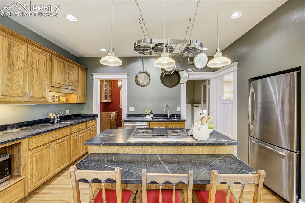 Image 16 of 50: Large island offers counter seating and great space