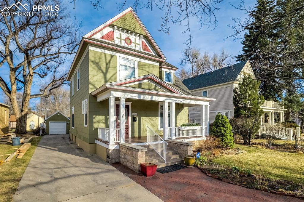 Image 2 of 50: Long drive to garage for additional parking and use